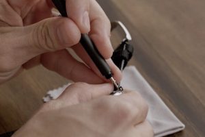 Cách tháo dây đồng hồ: Hướng dẫn từ A tới Z