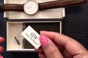 Kinh nghiệm phân biệt dây đồng hồ Daniel Wellington chuẩn không cần chỉnh